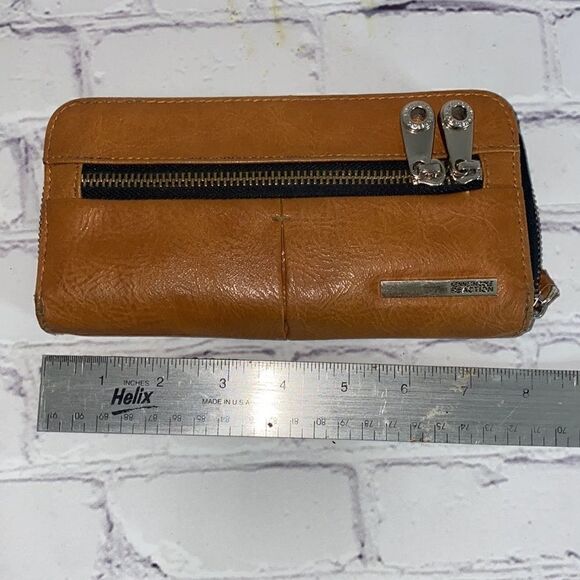 Kennth Cole Reaction wristlet - Picture 5 of 6